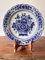 Schotel / wandbord - Delfts Blauw Aardewerk - decor bloemen, Ophalen of Verzenden