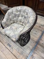 Rotan stoel met kussen, Huis en Inrichting, Stoelen, Ophalen of Verzenden, Gebruikt