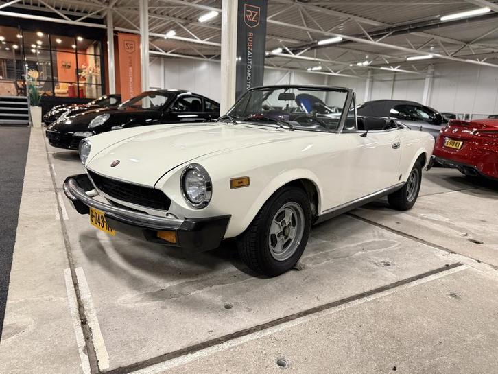 Fiat 124 Spider 2000 Pininfarina l Nette en 'harde' conditie, Auto's, Oldtimers, Bedrijf, Te koop, Lederen bekleding, Open dak