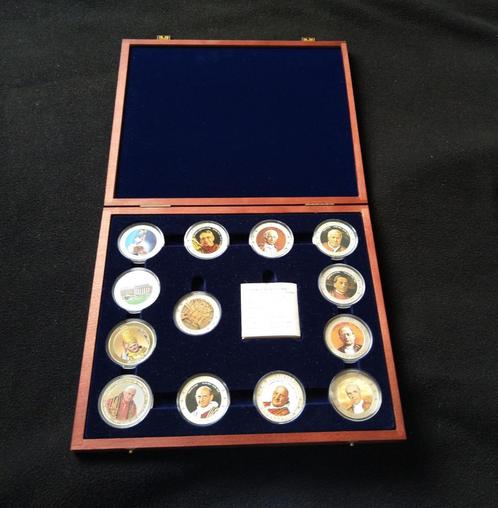 Lot van 25 verzilverde Pauselijke penningen, Postzegels en Munten, Penningen en Medailles, Overige materialen, Buitenland, Verzenden