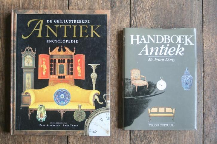 2 boeken over antiek speelgoed, meubels, glaswerk, enz, Antiek en Kunst, Curiosa en Brocante, Verzenden