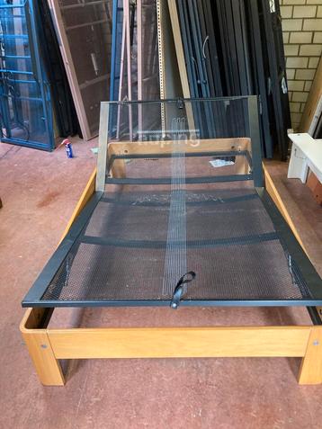 Te  koop Auping Auronde 120x200  de kleur is beuken beschikbaar voor biedingen