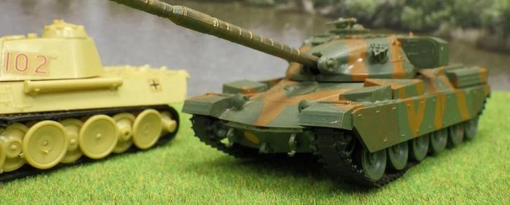 Roco tank Chieftain en Duitse Panter zonder kanon, Hobby en Vrije tijd, Modeltreinen | H0, Zo goed als nieuw, Gelijkstroom, Roco