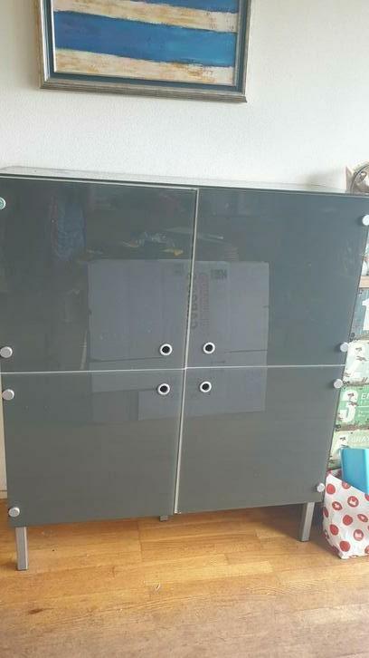 Dressoir kast met glazen deurtjes, Huis en Inrichting, Kasten | Buffetkasten, Gebruikt, 100 tot 150 cm, 100 tot 150 cm, 25 tot 50 cm