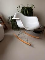 Witte Schommelstoel - Design Klassieker, Huis en Inrichting, Stoelen, Ophalen, Wit, Zo goed als nieuw, Eén