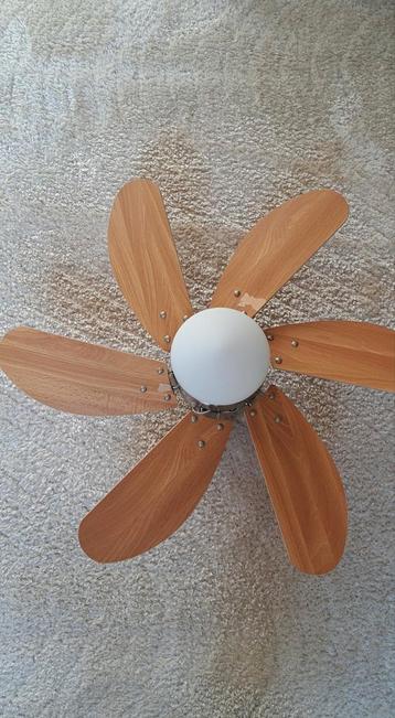 Plafondventilator met lamp type Verona  beschikbaar voor biedingen