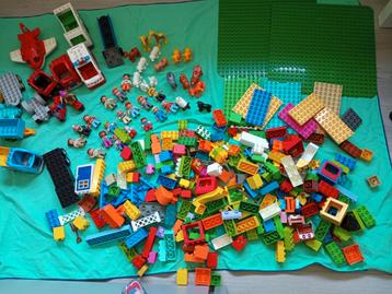 Grote set duplo incl dieren, voertuigen, poppetjes, platen beschikbaar voor biedingen