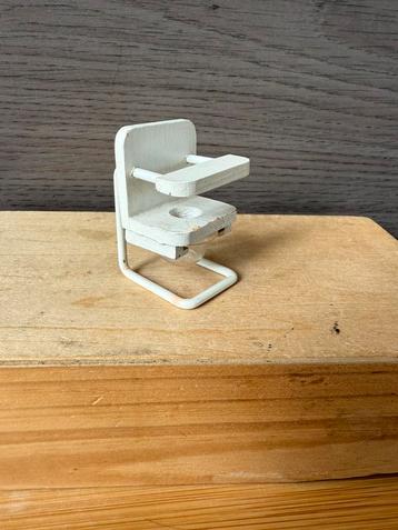 Oude postoel kinderstoel met po - hxbxd 5x3.3x3.2cm - caco ? beschikbaar voor biedingen
