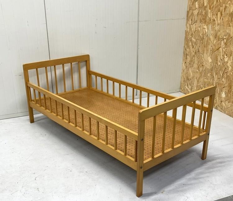 Tof vintage peuterbed juniorbed hout met bodem kidsroom, Kinderen en Baby's, Kinderkamer | Bedden, Gebruikt, Onbekend, 70 tot 85 cm