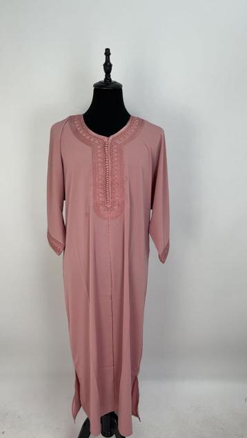 Roze djelleba Jurk met Details beschikbaar voor biedingen