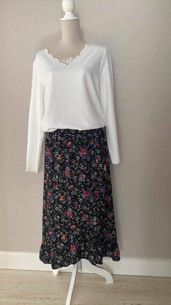 Rok met roezel Zwart gebloemd Maat L, Kleding | Dames, Rokken, Zo goed als nieuw, Maat 38/40 (M), Overige kleuren, Onder de knie