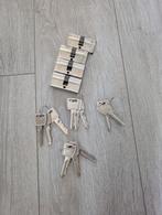 4 matchende cilindersloten met 11 sleutels Nemef SKG 2 30/30, Ophalen of Verzenden, Gebruikt, Slot