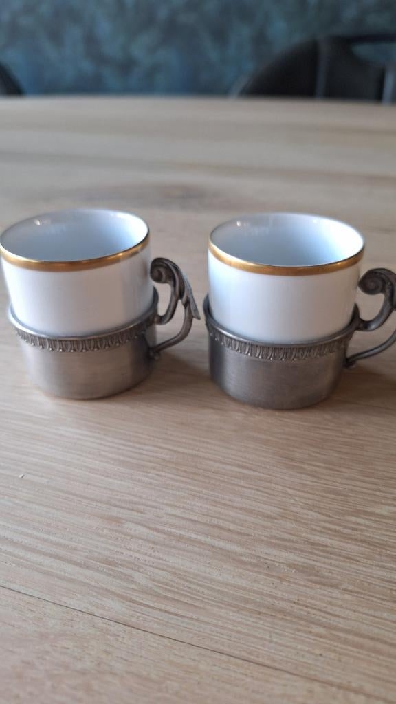 Vintage porseleinen kopjes met tinnen houders, Verzamelen, Porselein, Kristal en Bestek, Ophalen