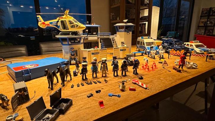 Playmobil politiebureau met extreem veel extra’s, Kinderen en Baby's, Speelgoed | Playmobil, Zo goed als nieuw, Ophalen of Verzenden
