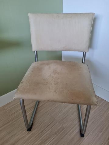 Te koop: mooie, leren stoelen voor een weggeef prijs