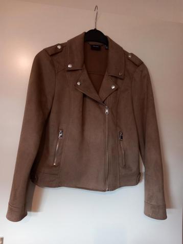 Leuk suede look jasje Vero Moda maat L te koop. beschikbaar voor biedingen