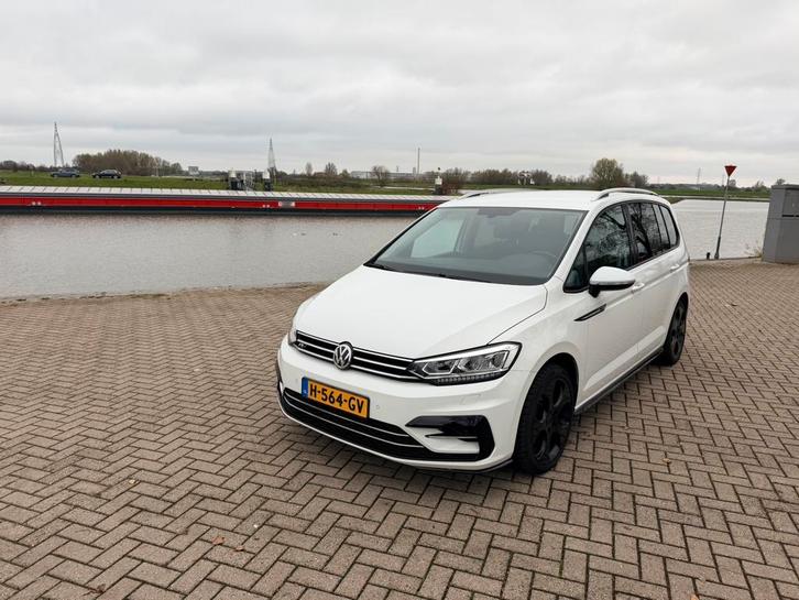 Volkswagen Touran 1.5 TSI DSG Highline R-Line 7-zits, Auto's, Volkswagen, Bedrijf, Touran, ABS, Achteruitrijcamera, Adaptieve lichten
