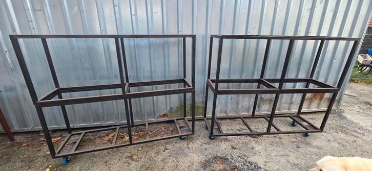 Metalen frames op wielen, Zakelijke goederen, Kantoor en Winkelinrichting | Magazijn, Stelling en Opslag, Ophalen
