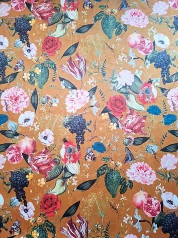 Fluweel/Velvet stof met prachtige print, 3 meter beschikbaar voor biedingen