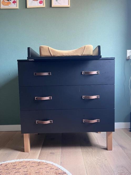 Zwarte commode van Bopita inclusief bladvergroter, Kinderen en Baby's, Kinderkamer | Commodes en Kasten, Gebruikt, Commode, 90 tot 105 cm
