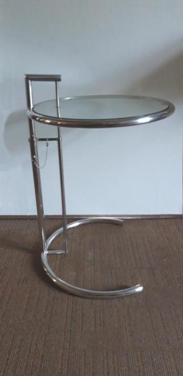 Eileen Gray bijzettafel beschikbaar voor biedingen