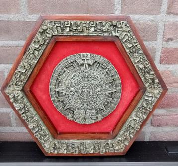 Vintage Aztec Mayan Calendar | Green Crushed Malachite Wall  beschikbaar voor biedingen