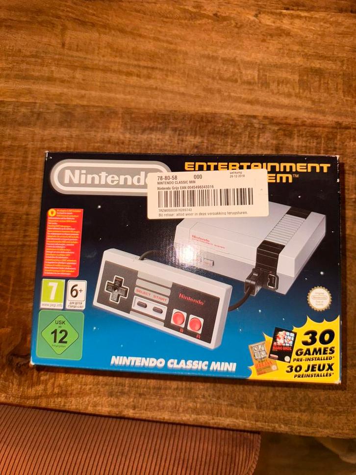 NES Classic, Spelcomputers en Games, Spelcomputers | Nintendo NES, Zo goed als nieuw, Met 1 controller, Ophalen of Verzenden