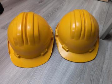 Bouwhelmen beschikbaar voor biedingen