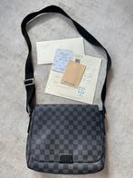 Louis Vuitton District PM Schoudertas, Sieraden, Tassen en Uiterlijk, Tassen | Schoudertassen, Ophalen, Zo goed als nieuw, Grijs