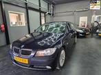 BMW 3-serie 320i High Executive carplay NAP!, Zwart, 4 cilinders, 150 pk, Blauw