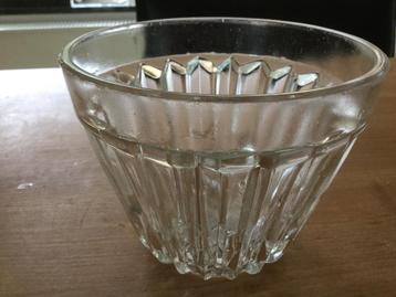 Oude glazen puddingvorm - druiventros - persglas beschikbaar voor biedingen