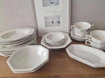 Servies  Johnson Brothers 'heritage' ironstone pers beschikbaar voor biedingen