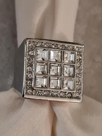 Mooie robuuste ring beschikbaar voor biedingen