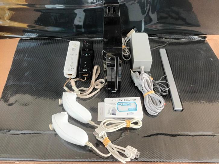Nintendo Wii incl 20 spellen 2 controllers nunchucks HDMI, Spelcomputers en Games, Games | Nintendo Wii, Zo goed als nieuw, 3 spelers of meer