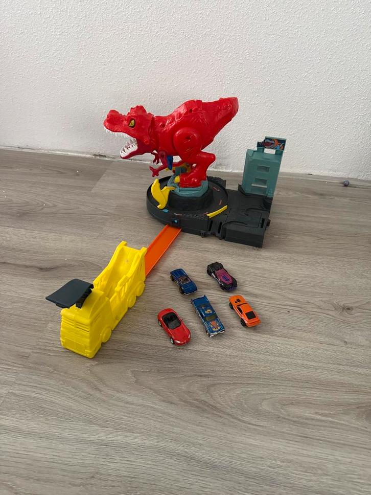 Hot Wheels City T-Rex Aanval!, Kinderen en Baby's, Speelgoed | Racebanen, Gebruikt, Racebaan, Handmatig, Hot Wheels, Ophalen