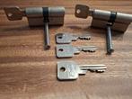 2 Cilindersloten met 5 Sleutels - Gelijk Sluitend, Doe-het-zelf en Verbouw, Hang- en Sluitwerk, Ophalen of Verzenden, Gebruikt