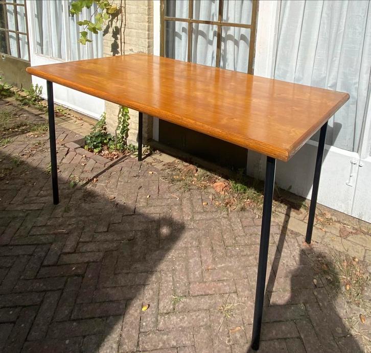 Eettafel keukentafel werktafel houten blad stalen poten, Huis en Inrichting, Tafels | Eettafels, Ophalen