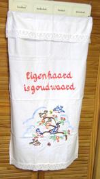 voordoek/ overdoek tbv handdoekrekje/ Eigen haard is...., Antiek en Kunst, Antiek | Keukenbenodigdheden, Ophalen of Verzenden