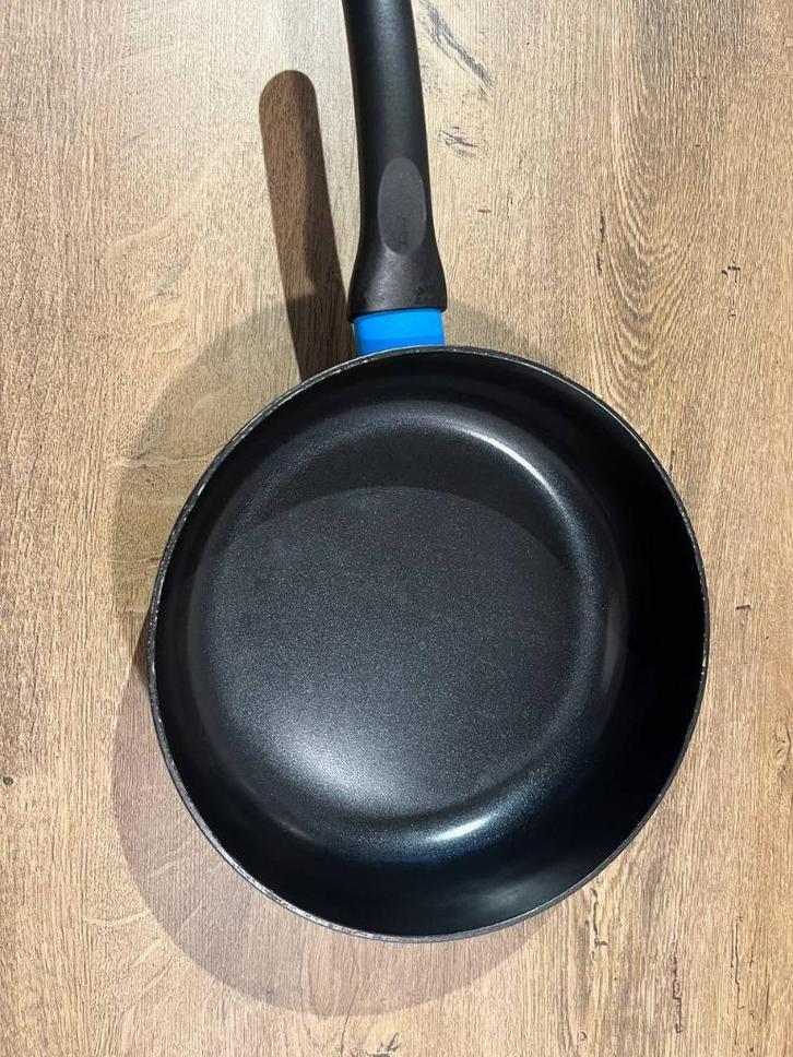 Hapjes pan BK 24 cm, Huis en Inrichting, Keuken | Potten en Pannen, Gebruikt, Koekenpan of Braadpan, Aluminium, Ophalen of Verzenden