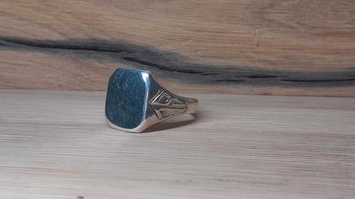 Handgemaakte zegelring, Sieraden, Tassen en Uiterlijk, Ringen, Zo goed als nieuw, Dame of Heer, 20 of groter, Zilver, Ophalen of Verzenden