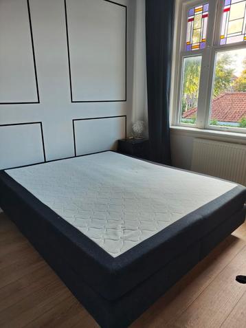 Boxspring 2-persoons (zonder topper) 1.60x2m beschikbaar voor biedingen