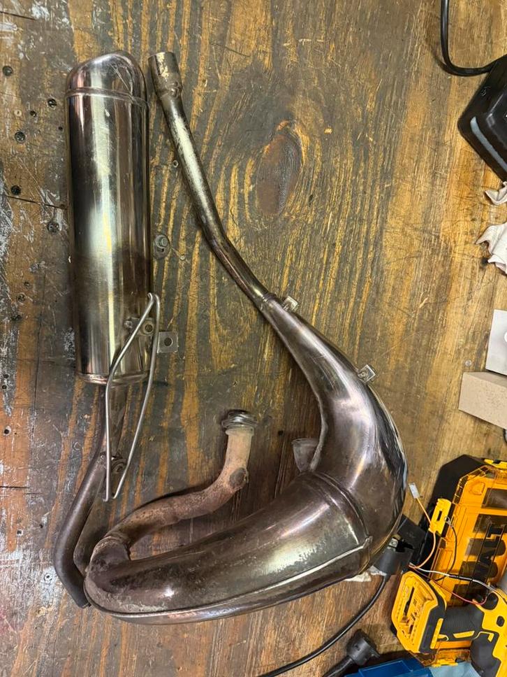 Derbi drd pro originele uitlaat, Fietsen en Brommers, Brommeronderdelen | Algemeen, Zo goed als nieuw, Uitlaat, Ophalen of Verzenden