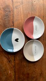 Drie gebaksbordjes Gusta Genieters, Huis en Inrichting, Keuken | Servies, Ophalen, Gebruikt, Bord(en), Overige stijlen