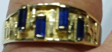 Gouden ring met vier blauwe saffieren beschikbaar voor biedingen
