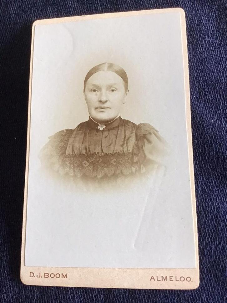 CDV, Vrouw, D.J. BOOM, ALMELO, Carte de Visite, Verzamelen, Foto's en Prenten, Gebruikt, Foto, Voor 1940, Ophalen of Verzenden