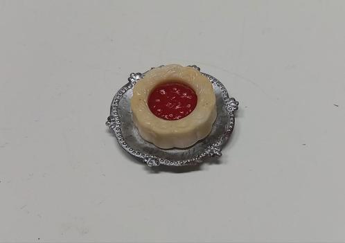 Lundby taart op " zilveren " schaal,Kijk,Kies en Koop!, Verzamelen, Poppenhuizen en Toebehoren, Gebruikt, Decoratie, Ophalen of Verzenden
