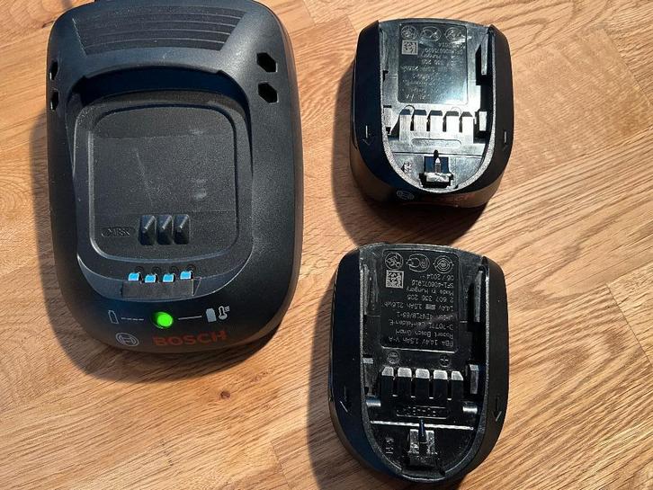 Bosch acculader 14,4v 1,5A met 2x accu Li-ion 14,4 V 1,5 Ah, Doe-het-zelf en Verbouw, Gereedschap | Machine-onderdelen en Toebehoren