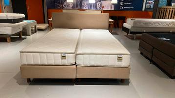 Boxspring met 2 Auping Vivo matrassen beschikbaar voor biedingen