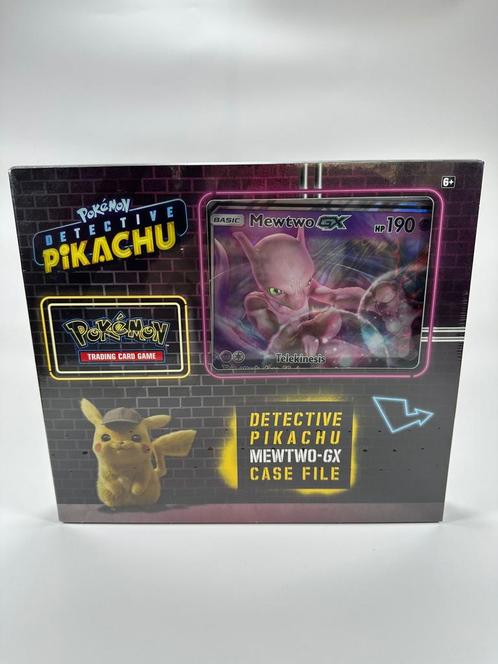 Detective Pikachu: Mewtwo GX Case File, Hobby en Vrije tijd, Verzamelkaartspellen | Pokémon, Zo goed als nieuw, Losse kaart, Foil