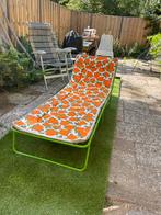 Retro Ligbed met Oranje Motief, Tuin en Terras, Ophalen, Gebruikt, Metaal, Inklapbaar